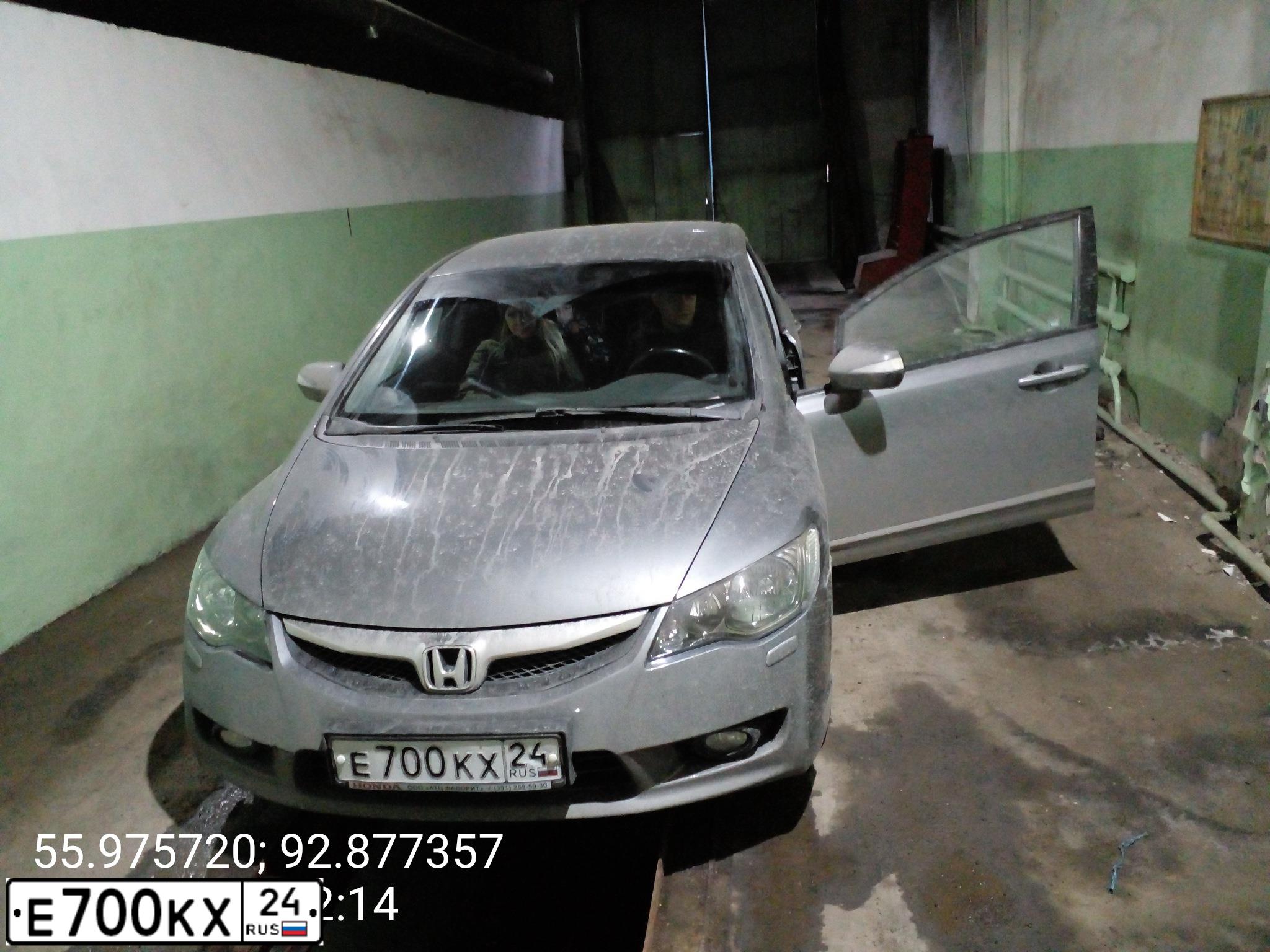Фото автомобиля HONDA CIVIC, 2009 — госномер Е700КХ24. Цвет: СЕРЫЙ