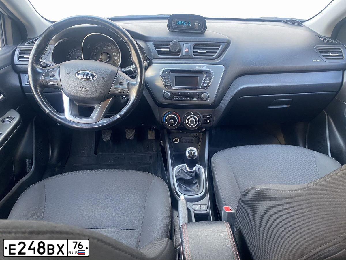 Фото автомобиля KIA RIO, 2014 — госномер А401СТ67. Цвет: Серый