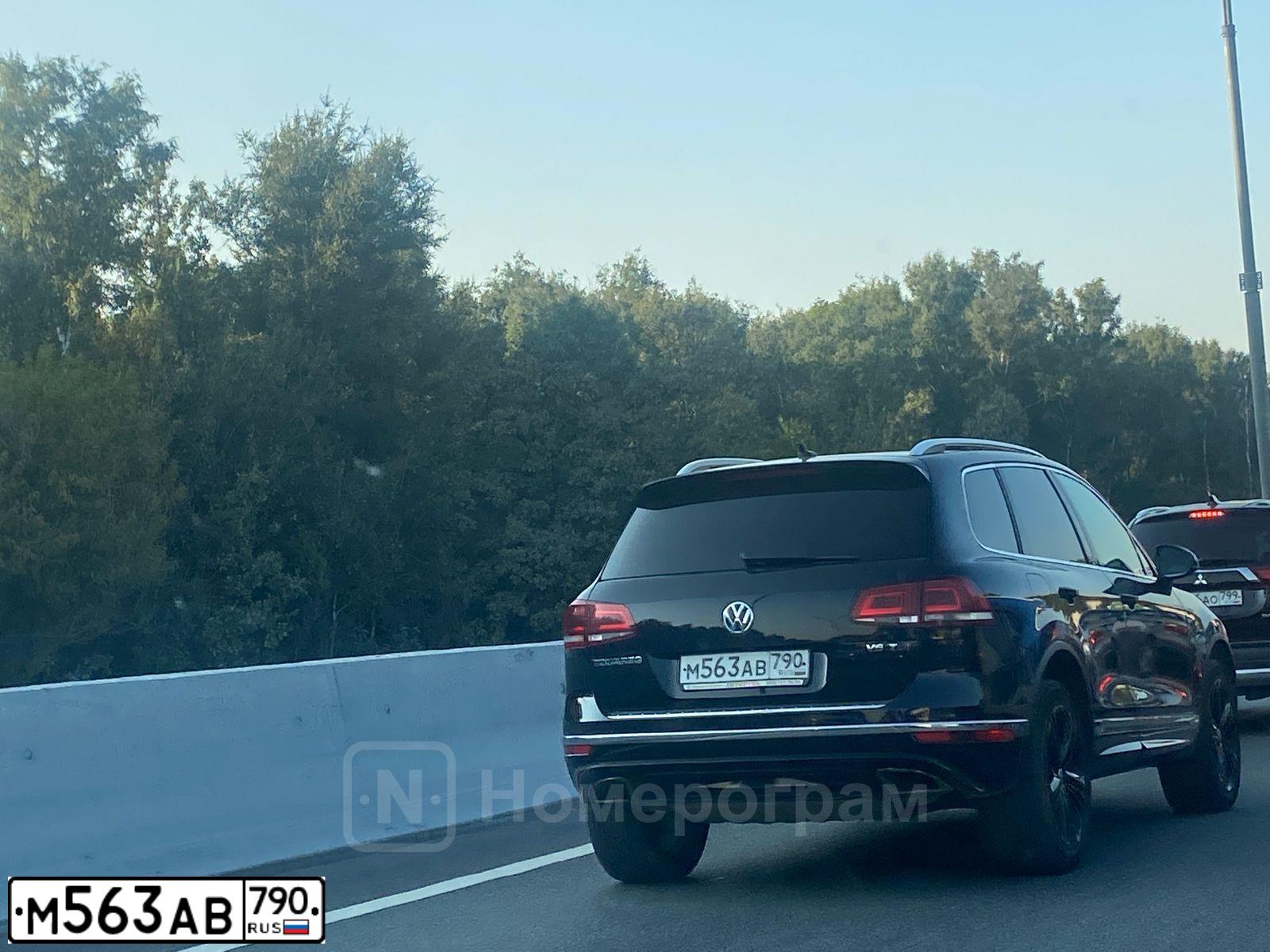 Фото автомобиля VOLKSWAGEN TOUAREG, 2017 — госномер М563АВ790. Цвет: Черный