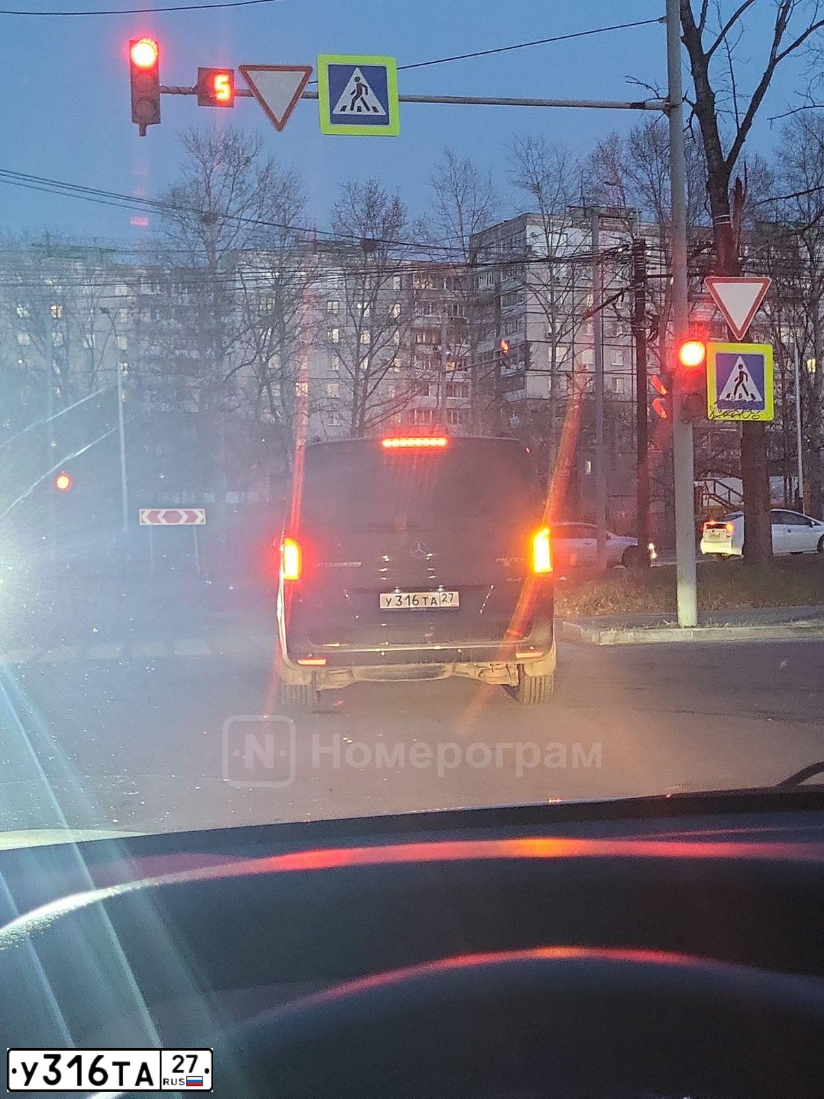 Фото автомобиля MERCEDES VITO, 2018 — госномер У316ТА27. Цвет: ЧЕРНЫЙ