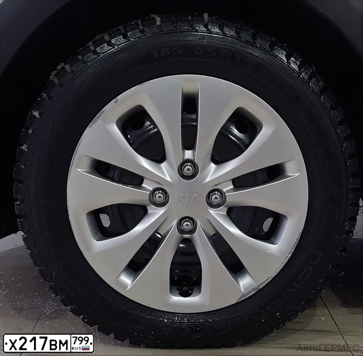 Фото автомобиля KIA RIO, 2017 — госномер Х217ВМ799. Цвет: Белый