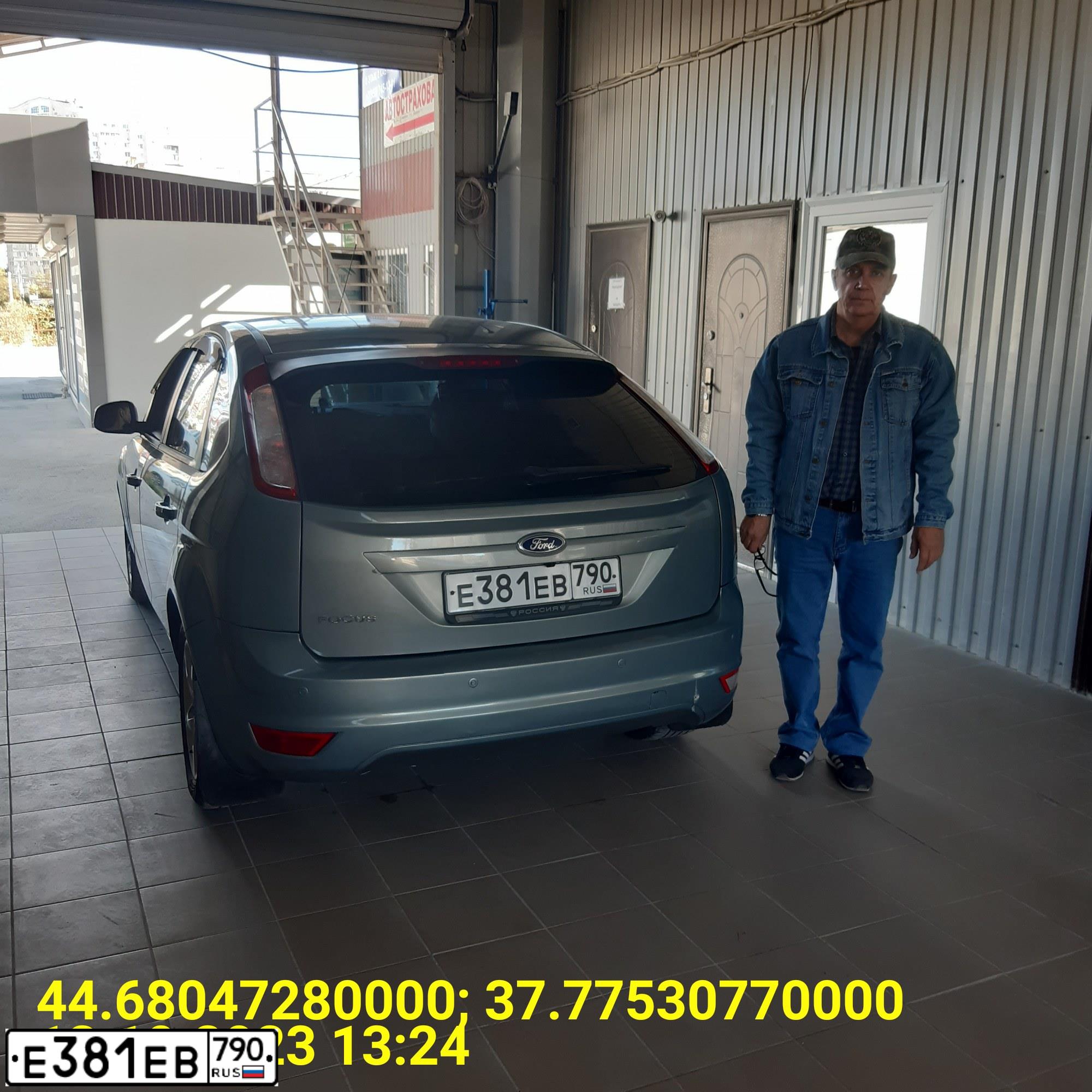 Фото автомобиля FORD FOCUS, 2010 — госномер М563ТО193. Цвет: Серый