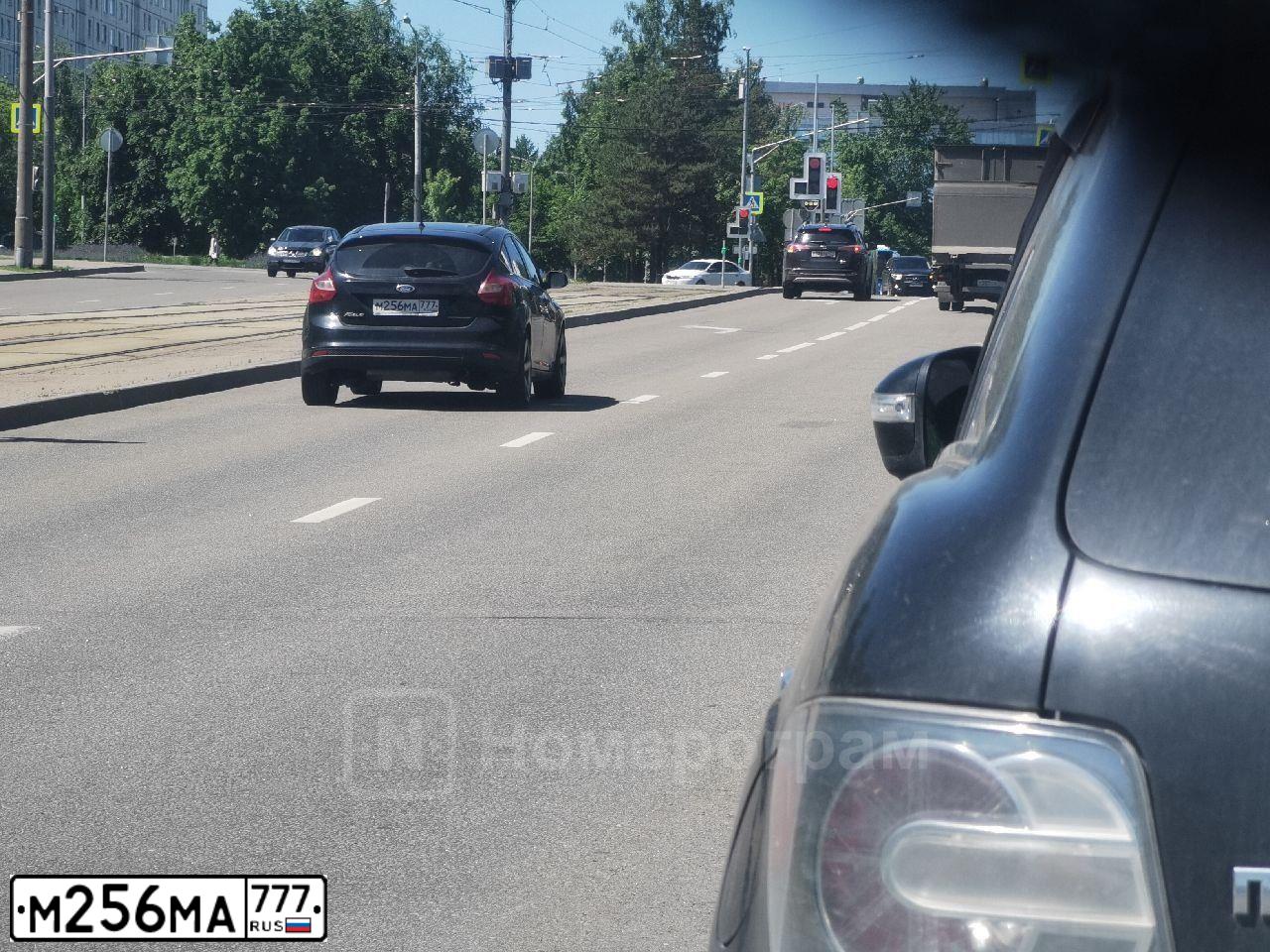Фото автомобиля FORD FOCUS, 2014 — госномер У243РМ31. Цвет: ЧЕРНЫЙ