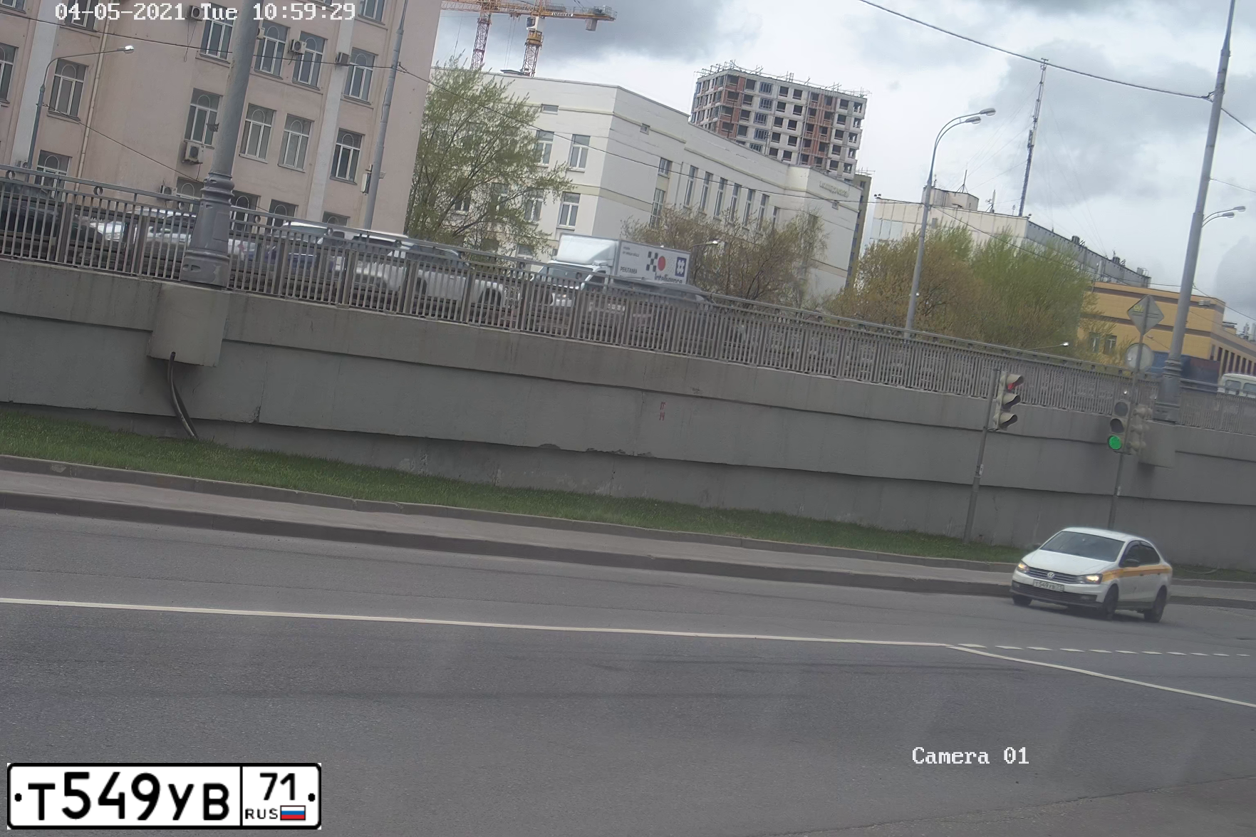 Фото автомобиля VOLKSWAGEN POLO, 2016 — госномер Е083МК790. Цвет: БЕЛЫЙ-ЖЕЛТЫЙ-СЕРЫЙ
