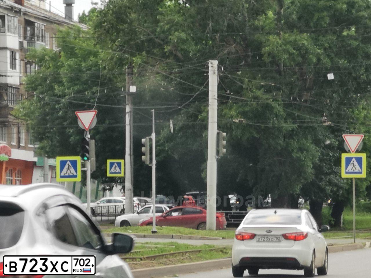 Фото автомобиля KIA RIO, 2014 — госномер В723ХС702. Цвет: Белый