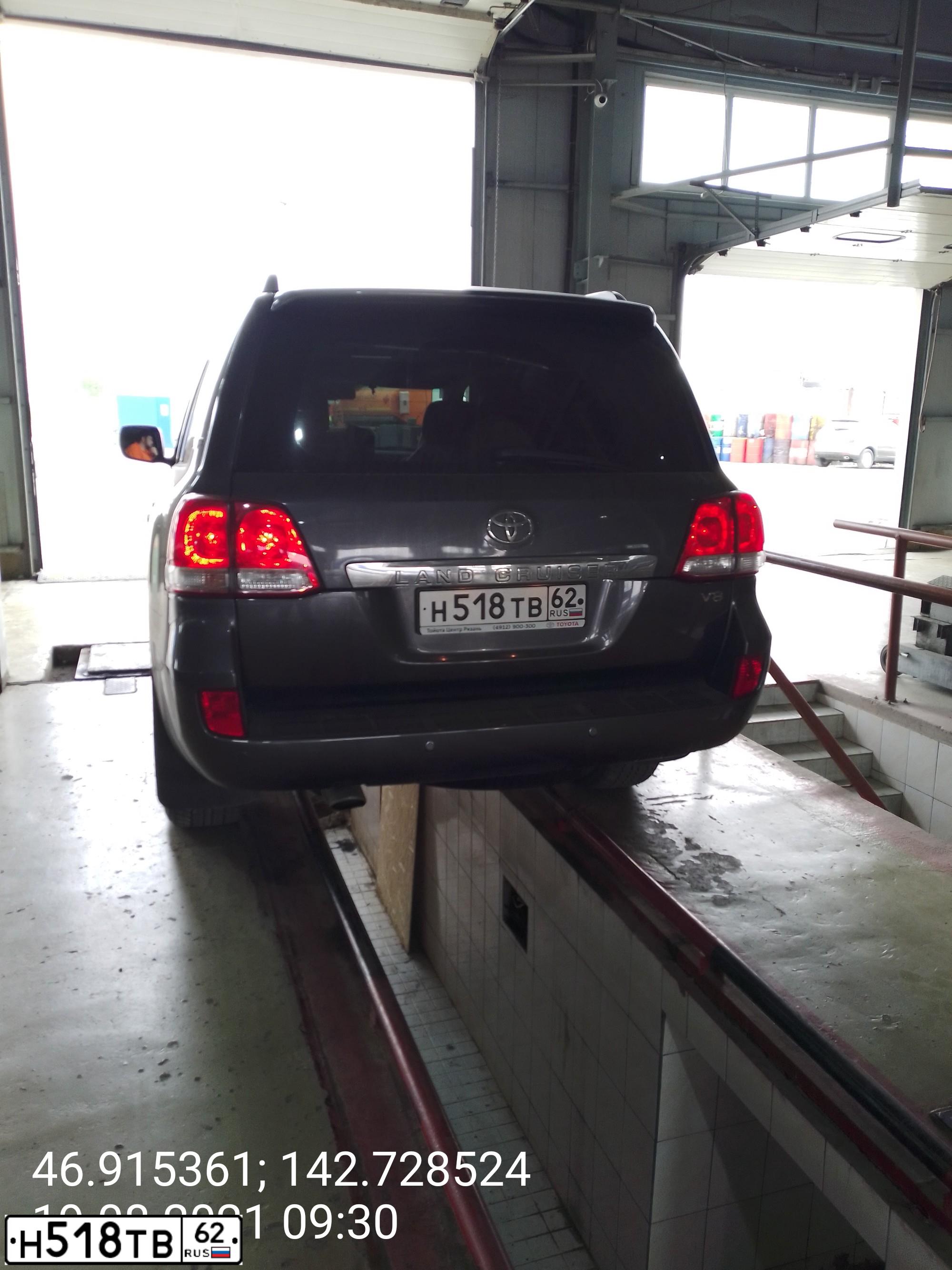 Фото автомобиля TOYOTA LANDCRUISER 200, 2011 — госномер О324ОО62. Цвет: СЕРЫЙ