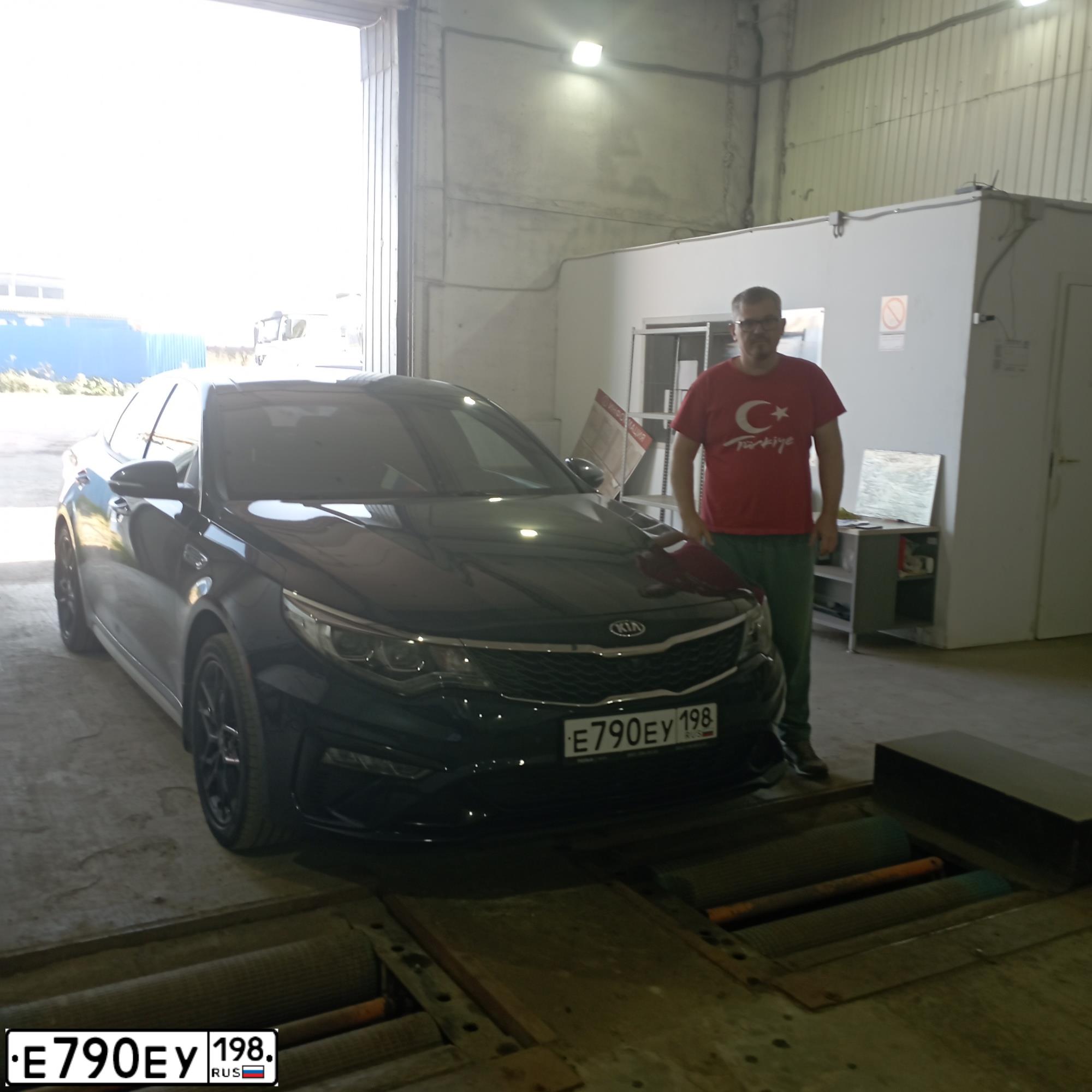 Фото автомобиля KIA MAGENTIS / OPTIMA, 2019 — госномер Е790ЕУ198. Цвет: СИНИЙ