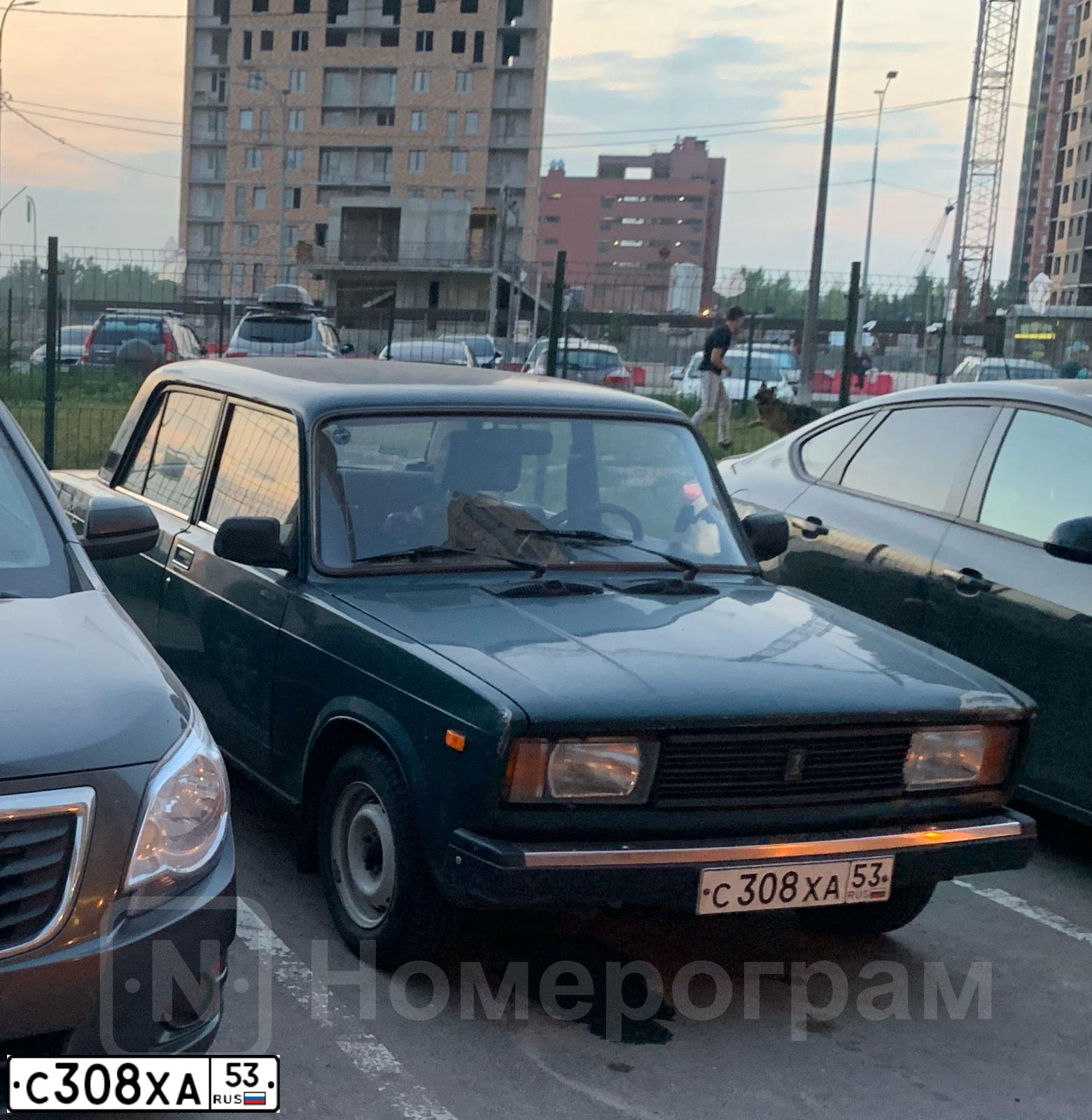 Фото автомобиля LADA 2105, 2006 — госномер С308ХА53. Цвет: Темно-зеленый