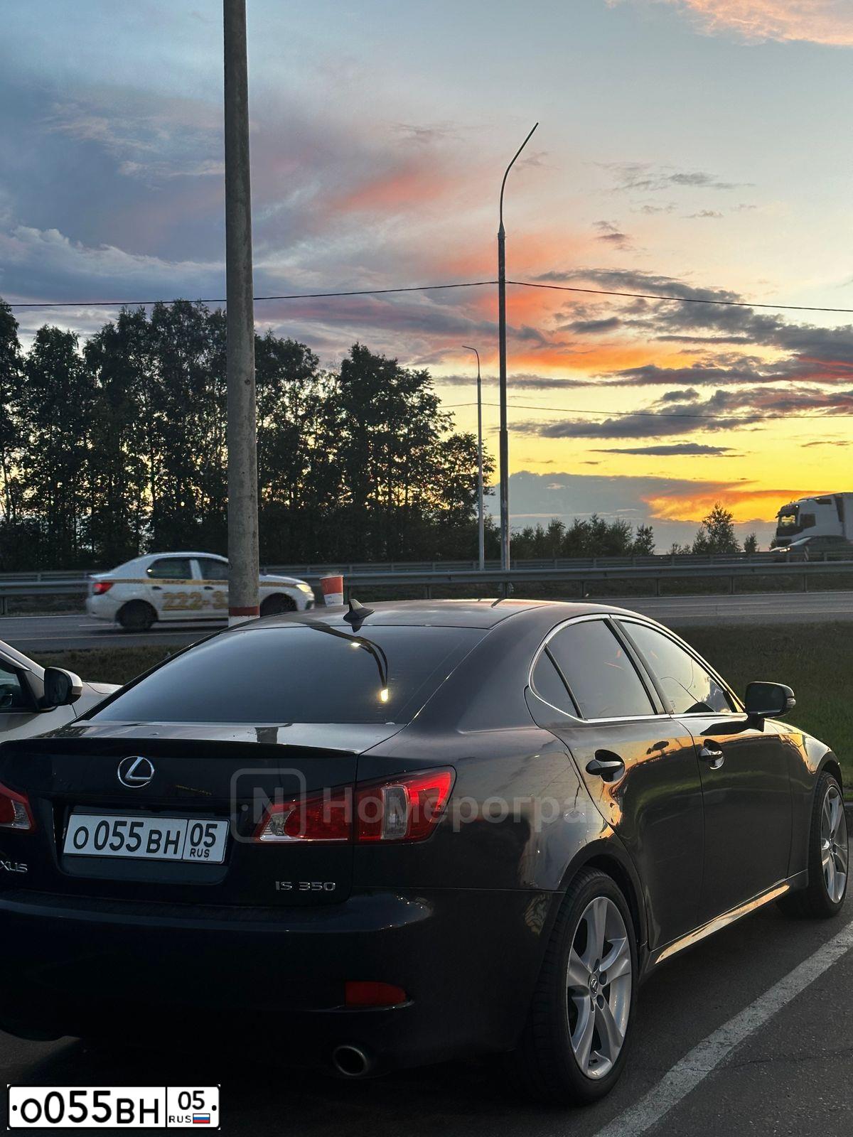 Фото автомобиля DAEWOO NUBIRA, 2000 — госномер О055ВН05. Цвет: серебристый