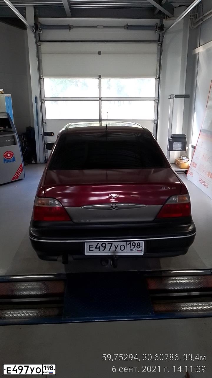 Фото автомобиля DAEWOO NEXIA, 2007 — госномер Е497УО198. Цвет: ВИШНЕВЫЙ