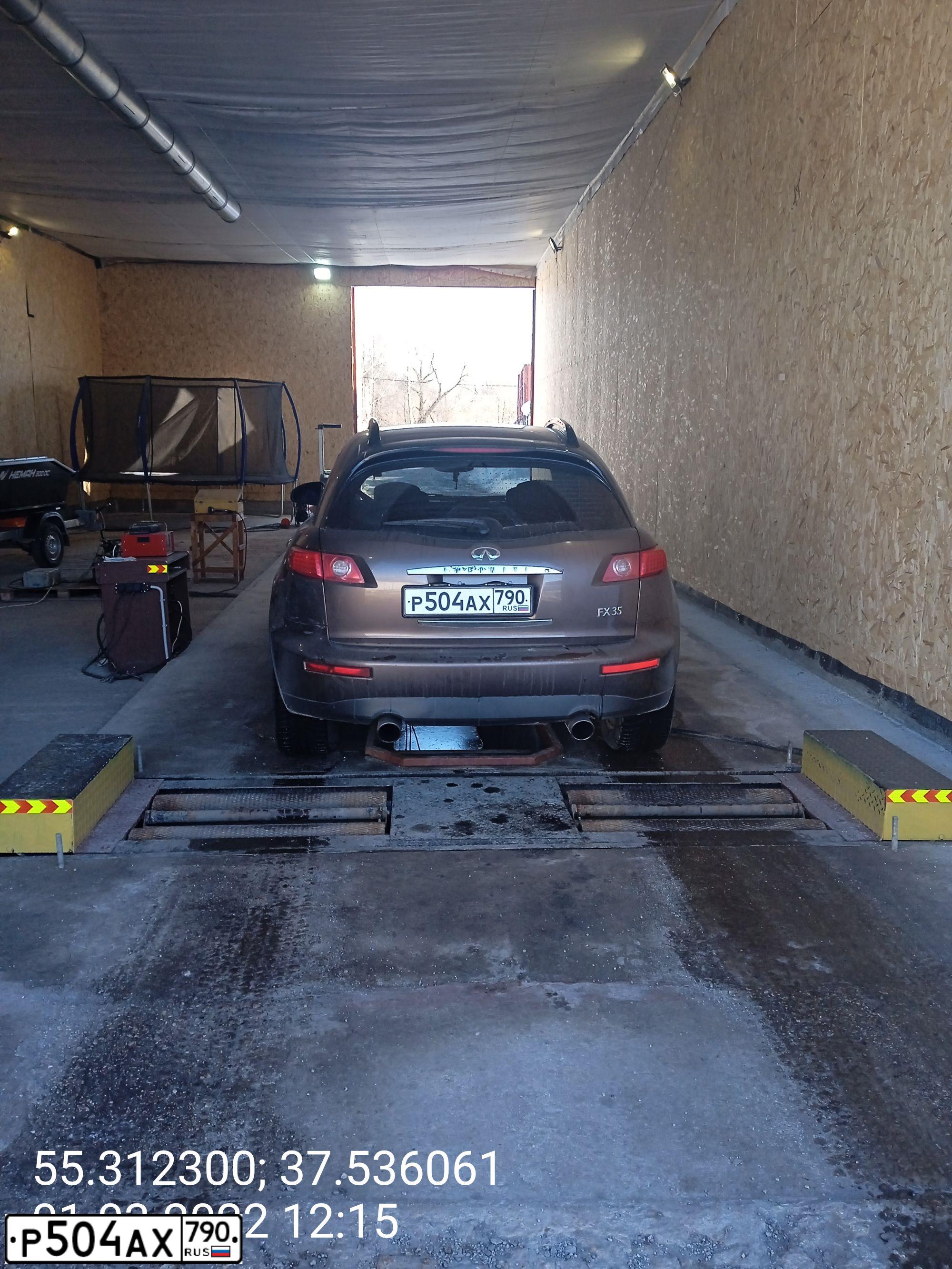 Фото автомобиля INFINITI QX70 /FX/, 2003 — госномер Т123СР790. Цвет: Коричневый