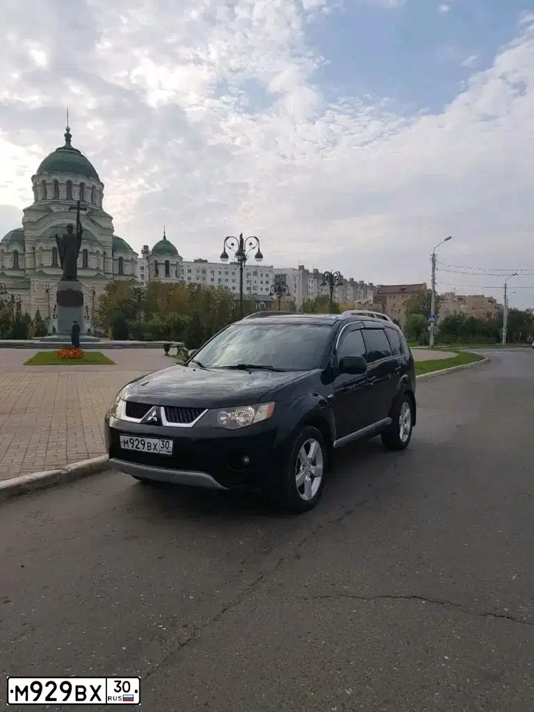 Фото автомобиля MITSUBISHI OUTLANDER, 2008 — госномер Р775ВН05. Цвет: ЧЕРНЫЙ