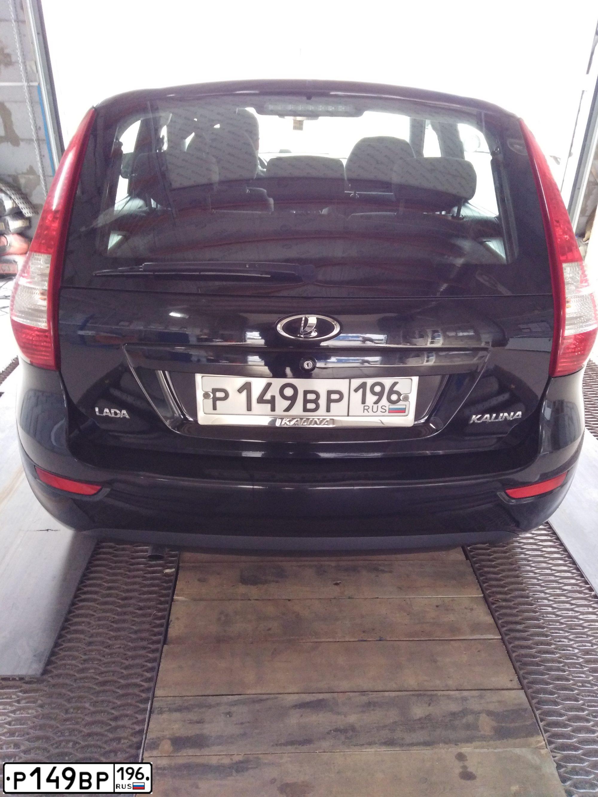 Фото автомобиля LADA 2192 KALINA, 2014 — госномер Р149ВР196. Цвет: Сине-Черный