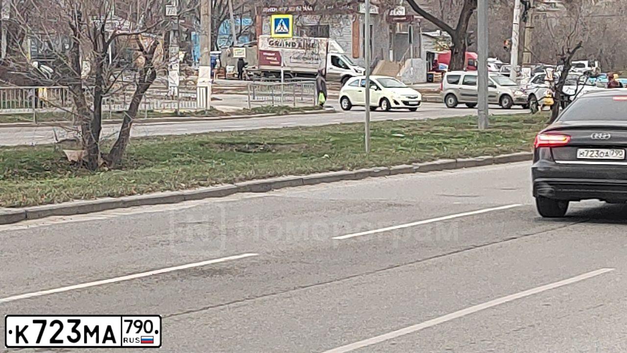 Фото автомобиля RENAULT LOGAN, 2008 — госномер К723МА790. Цвет: ТЕМНО-СЕРЫЙ