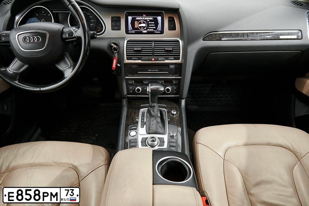 Фото автомобиля AUDI Q7, 2012 — госномер Х009АМ73. Цвет: Коричневый