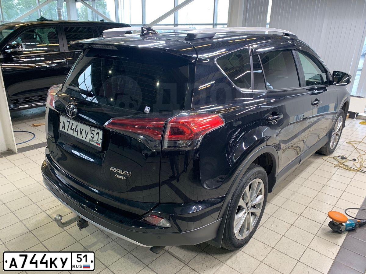 Фото автомобиля TOYOTA RAV4, 2018 — госномер А611ТС51. Цвет: ЧЕРНЫЙ МЕТАЛЛИК