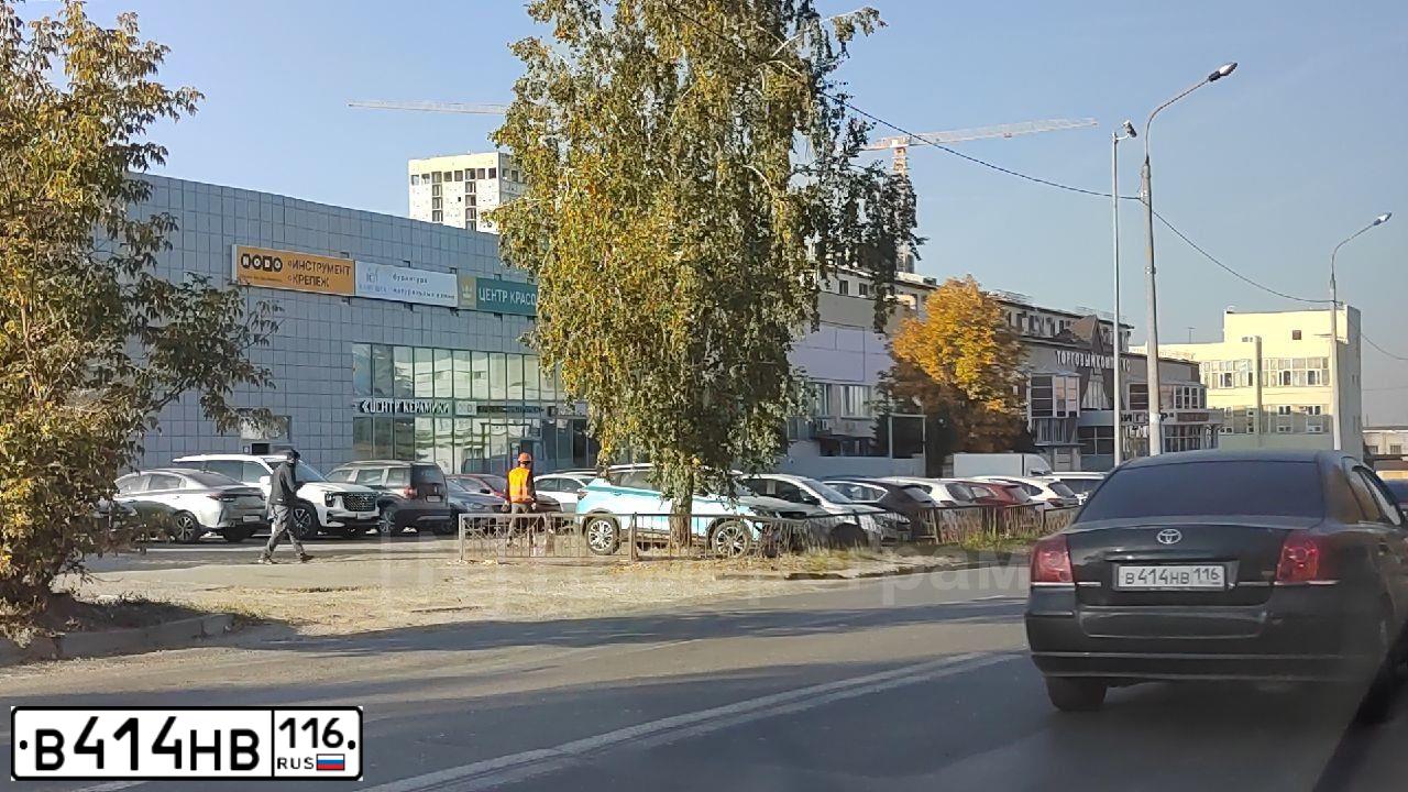 Фото автомобиля LADA 2113 SAMARA, 2010 — госномер В414НВ116. Цвет: БЕЛЫЙ