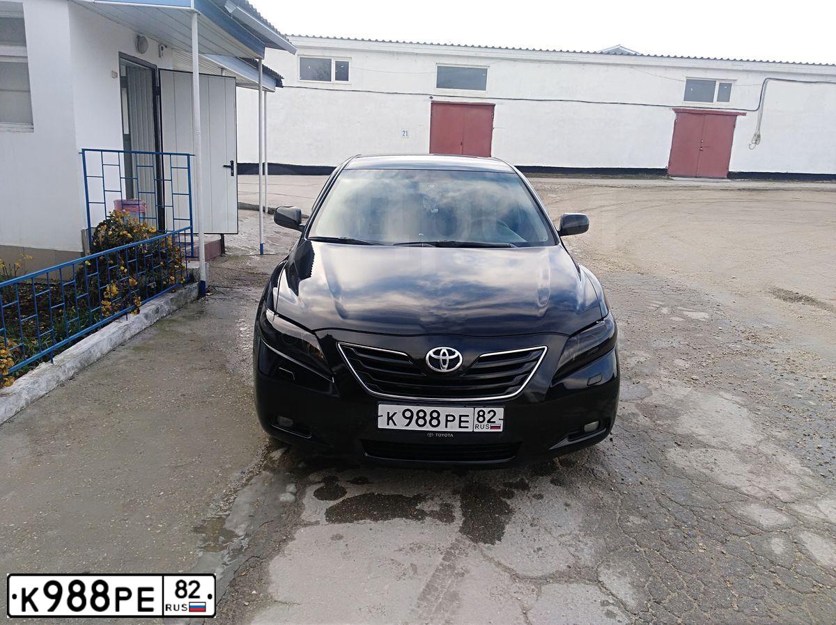 Фото автомобиля TOYOTA CAMRY, 2008 — госномер К988РЕ82. Цвет: ЧЕРНЫЙ