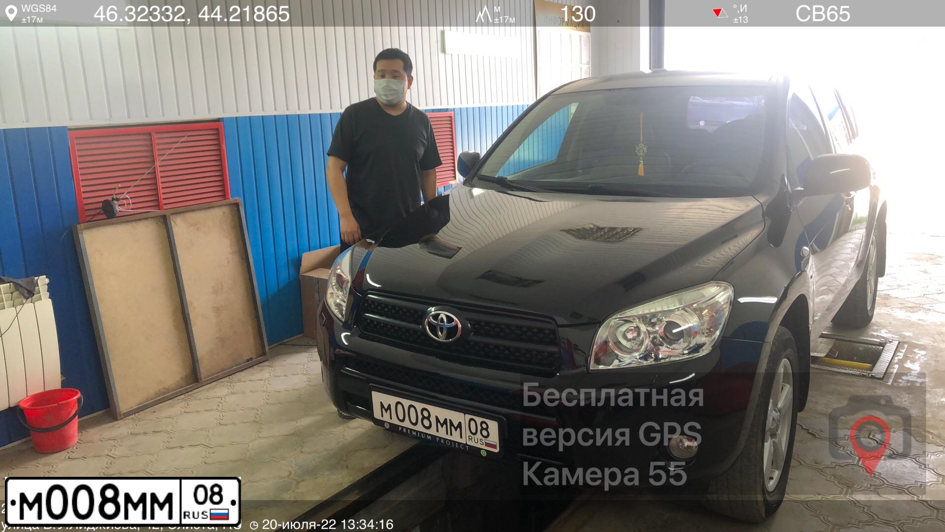 Фото автомобиля TOYOTA CAMRY, 2008 — госномер М008ММ08. Цвет: СЕРЫЙ