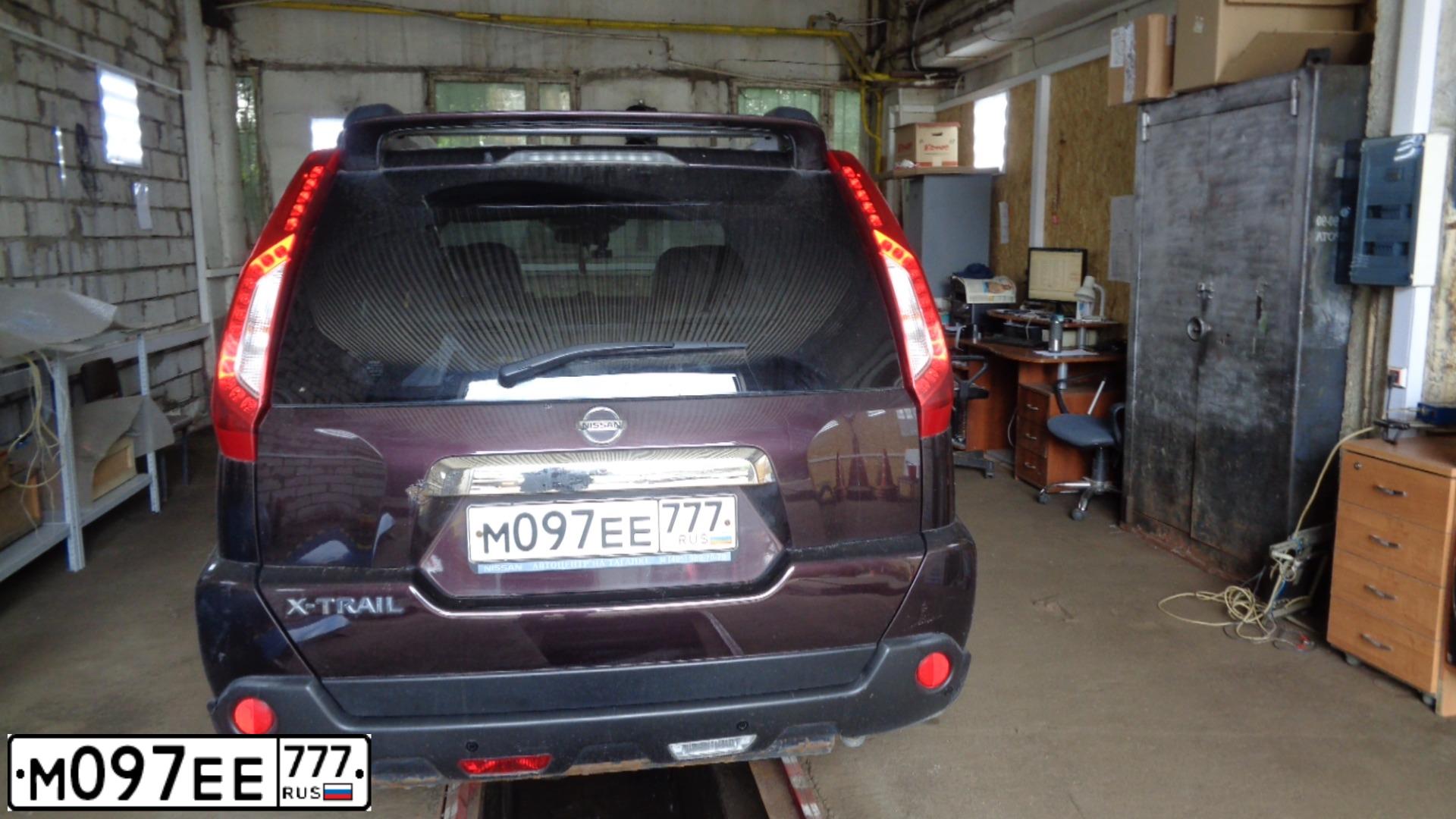 Фото автомобиля NISSAN X-TRAIL, 2014 — госномер М097ЕЕ777. Цвет: ВИШНЕВЫЙ ТЕМНЫЙ