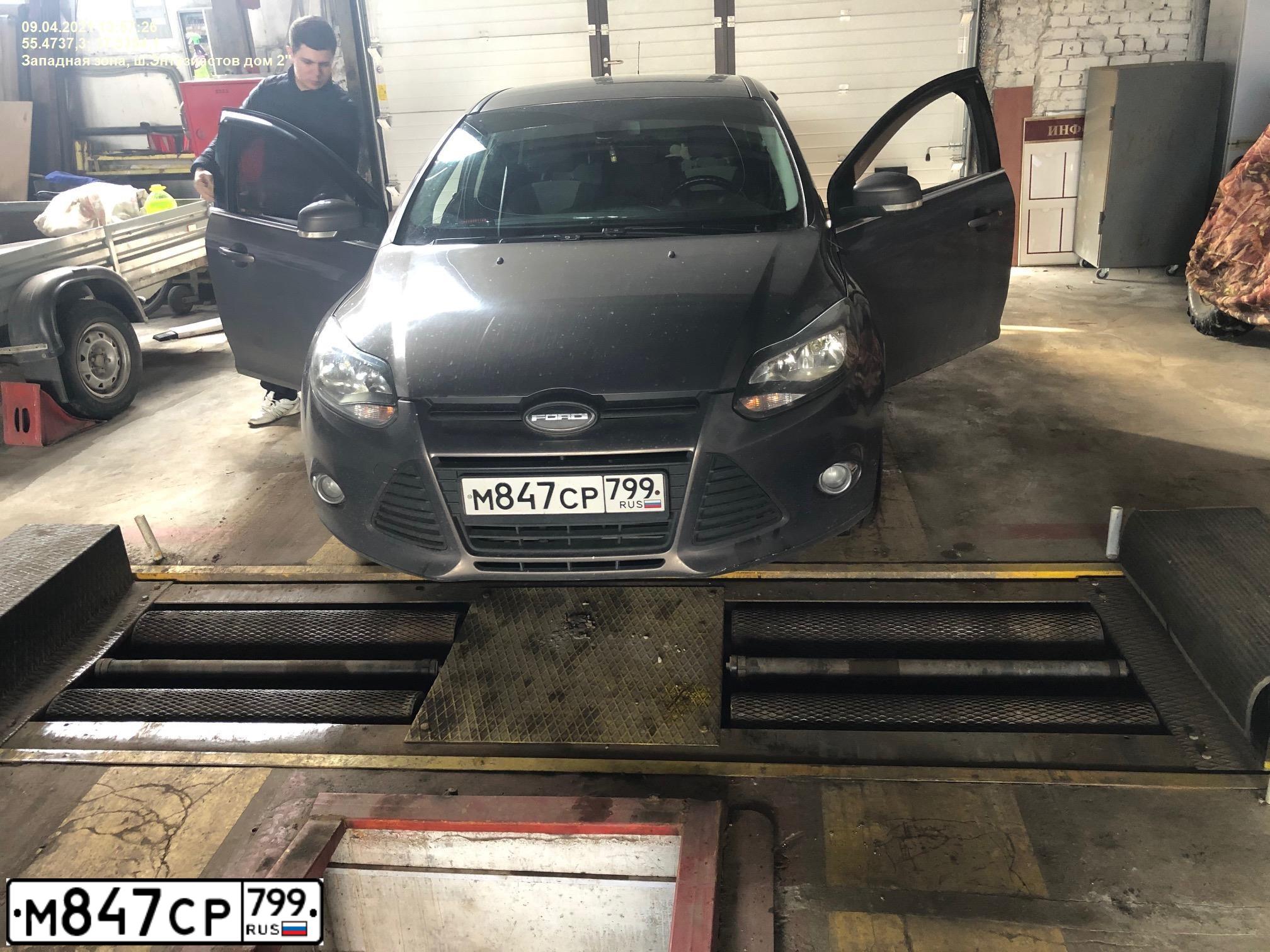 Фото автомобиля FORD FOCUS, 2013 — госномер М847СР799. Цвет: СЕРО-КОРИЧНЕВЫЙ