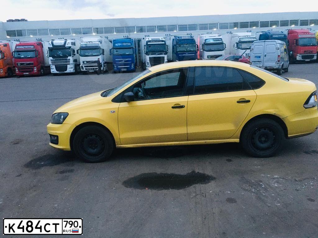 Фото автомобиля VOLKSWAGEN POLO, 2018 — госномер К484СТ790. Цвет: ЖЕЛТЫЙ