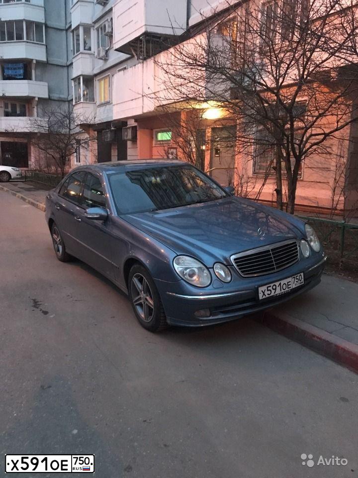 Фото автомобиля MERCEDES E-KLASSE, 2002 — госномер М022АМ799. Цвет: СЕРО-ГОЛУБОЙ