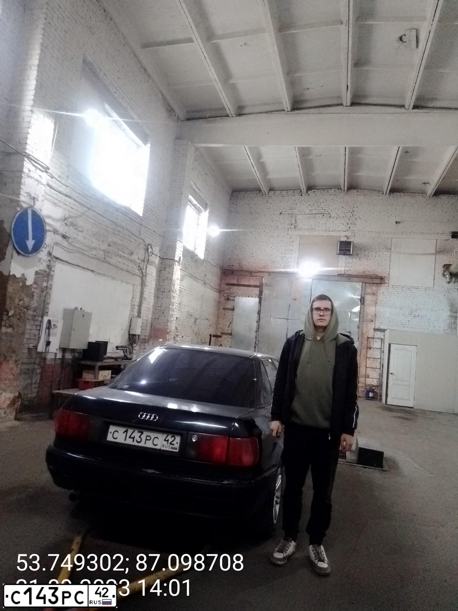 Фото автомобиля AUDI 80, 1993 — госномер С143РС42. Цвет: ФИОЛЕТОВЫЙ