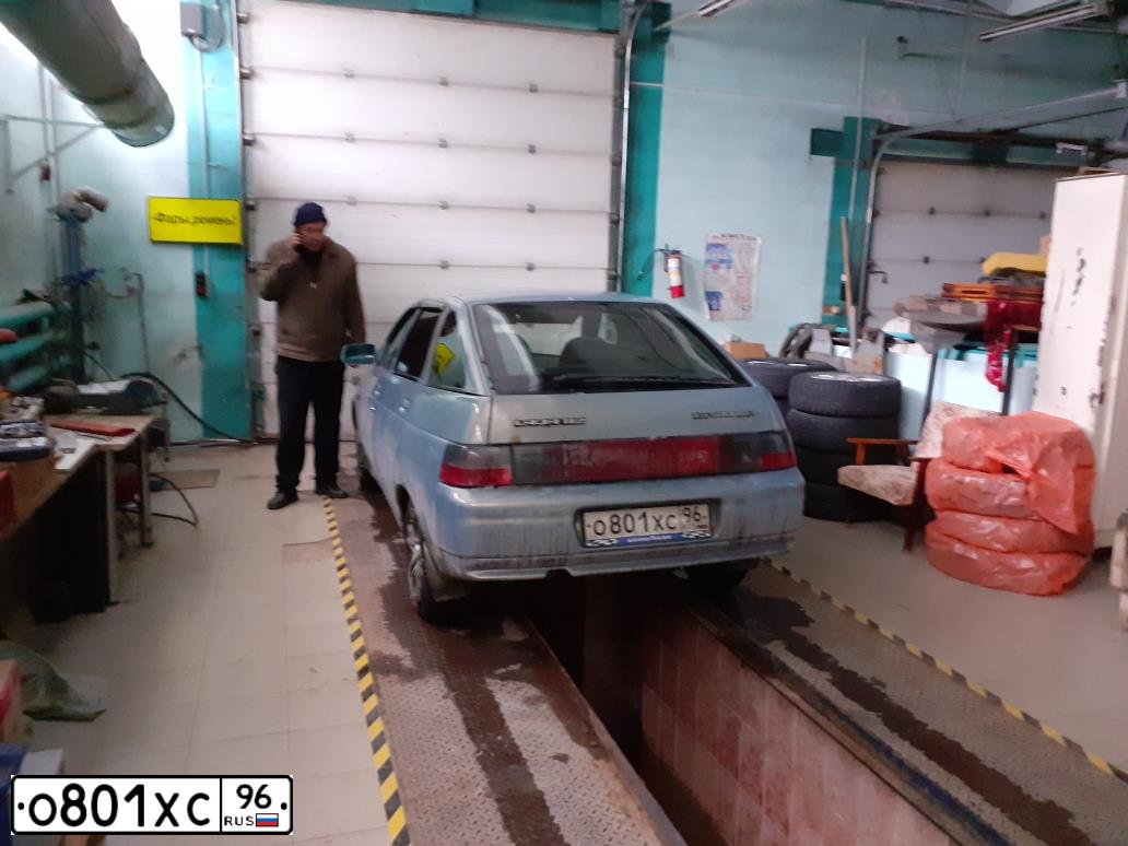 Фото автомобиля LADA 2112, 2003 — госномер М300КА174. Цвет: СЕРЫЙ