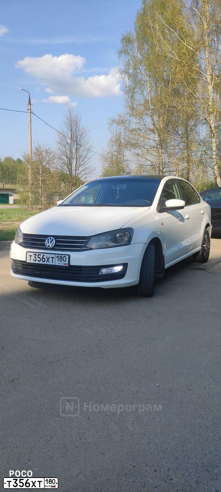 Фото автомобиля VOLKSWAGEN POLO, 2016 — госномер Т356ХТ180. Цвет: МНОГОЦВЕТНЫЙ
