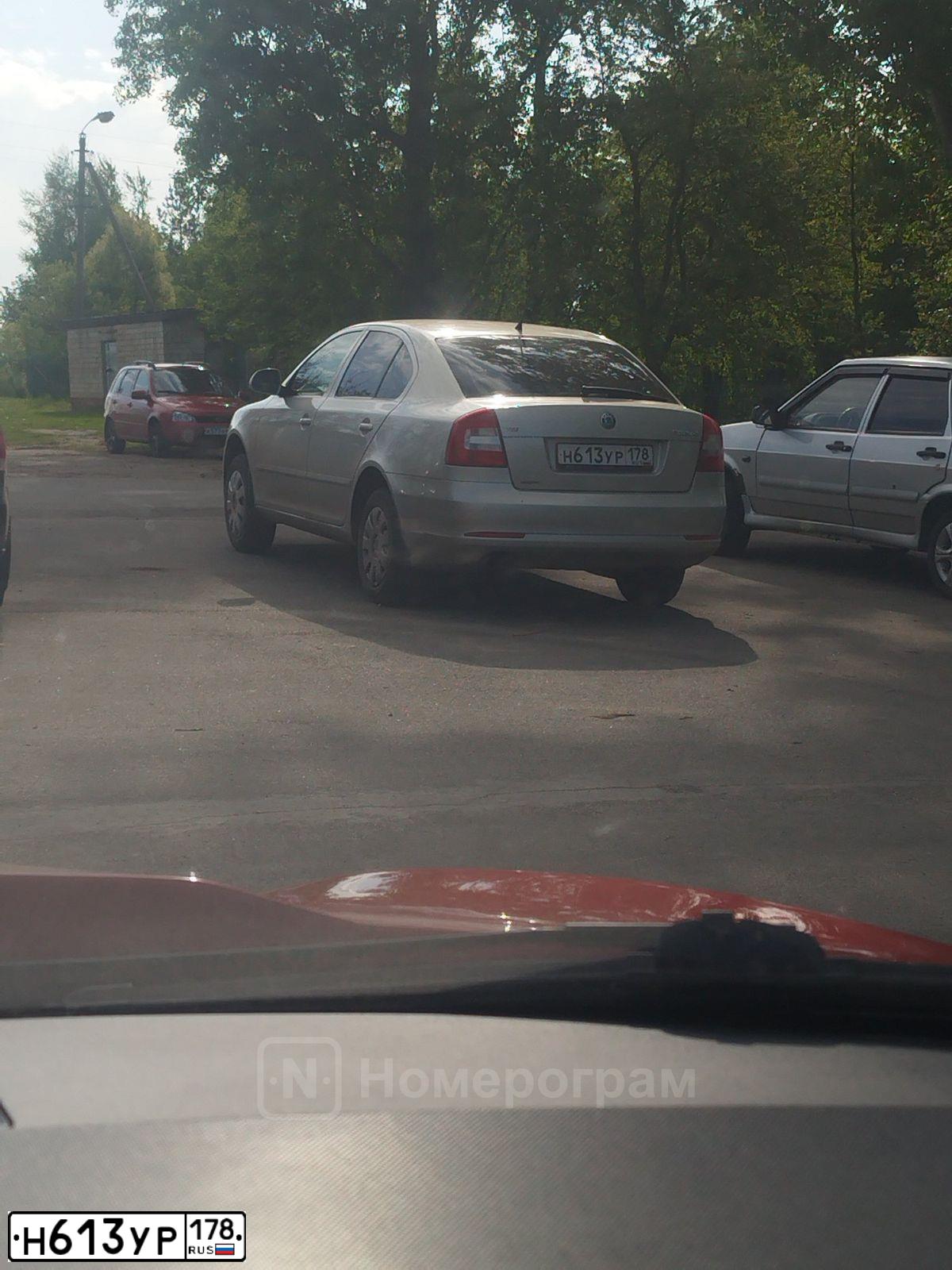 Фото автомобиля SKODA OCTAVIA, 2012 — госномер О444ЕТ98. Цвет: БЕЛЫЙ