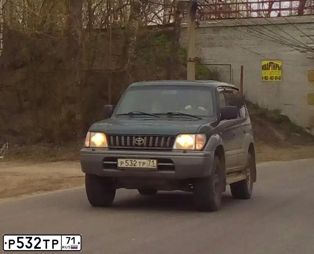 Фото автомобиля TOYOTA LANDCRUISER, 1997 — госномер М437ХУ65. Цвет: ЗЕЛЕНЫЙ