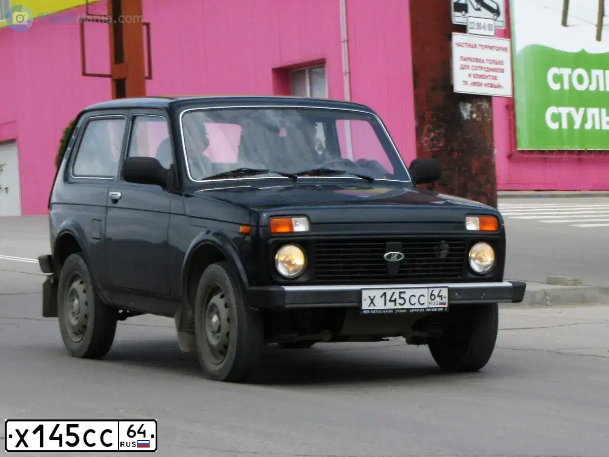 Фото автомобиля LADA NIVA, 2012 — госномер М550НВ164. Цвет: ТЕМНО ЗЕЛЕНЫЙ