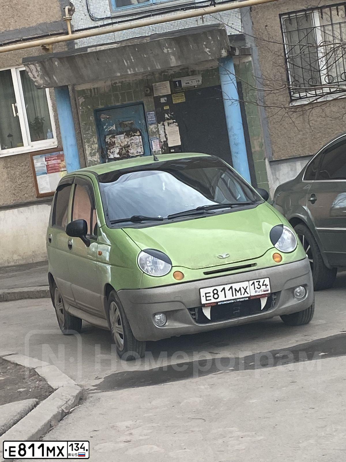 Фото автомобиля DAEWOO MATIZ, 2008 — госномер Е811МХ134. Цвет: ЯРКО САЛАТОВЫЙ