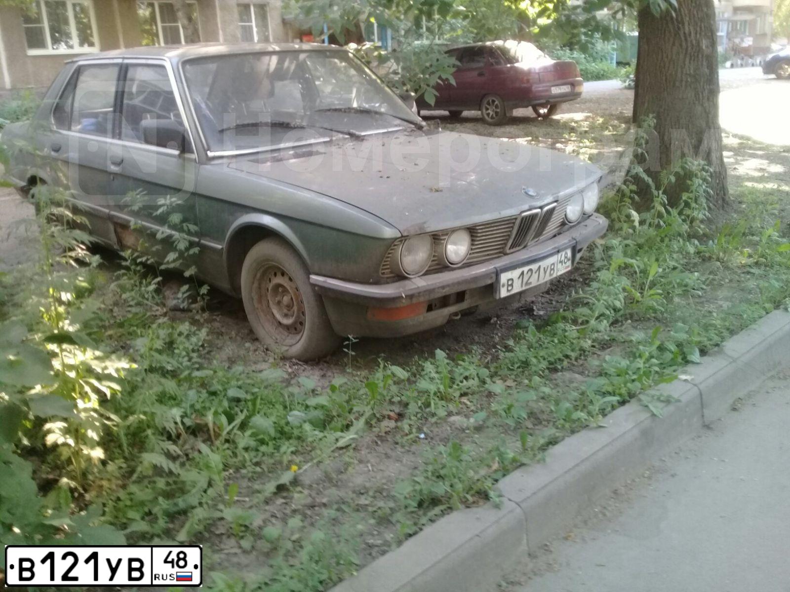 Фото автомобиля BMW SERIE 5, 1985 — госномер В121УВ48. Цвет: ЗЕЛЕНО-САЛАТОВ.