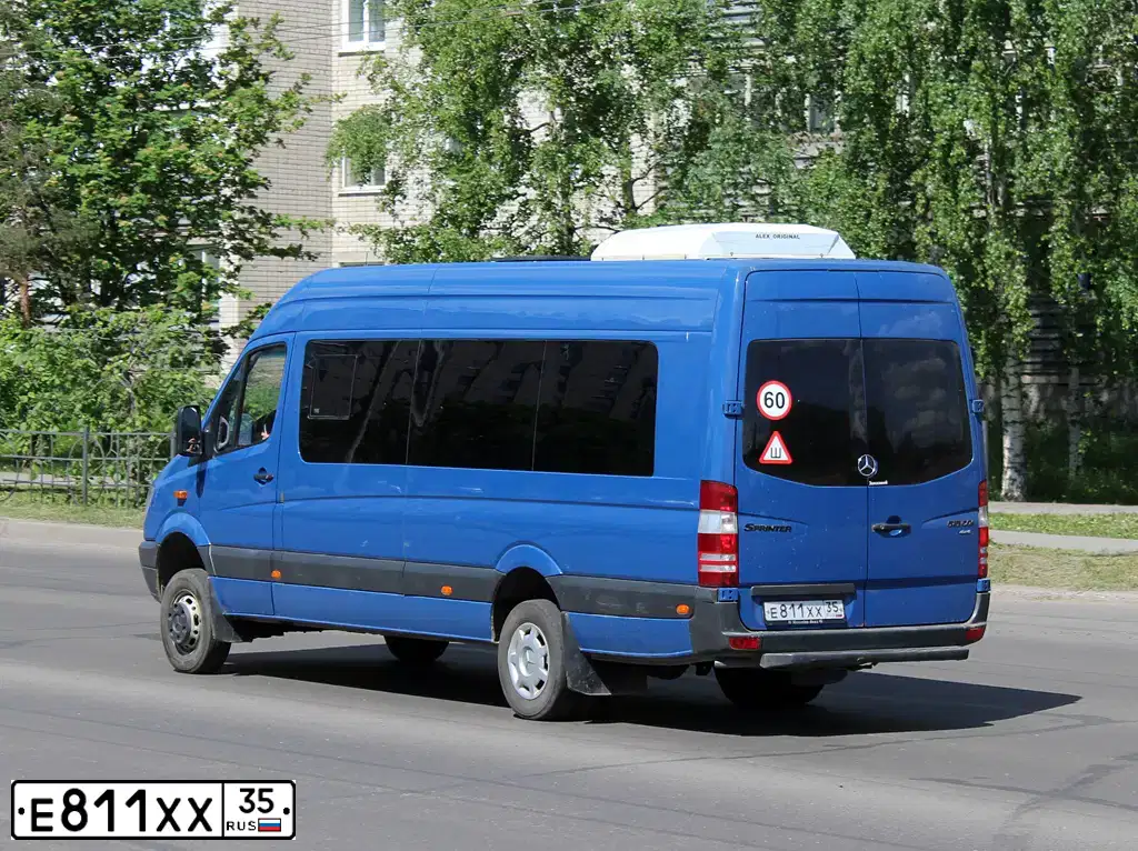 Фото автомобиля MERCEDES SPRINTER, 2011 — госномер Е811ХХ35. Цвет: синий