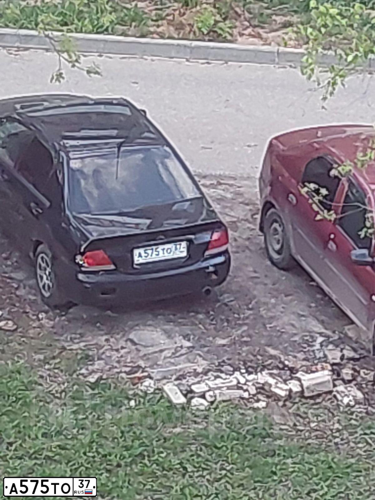 Фото автомобиля MITSUBISHI LANCER, 2005 — госномер А575ТО37. Цвет: ЧЕРНЫЙ