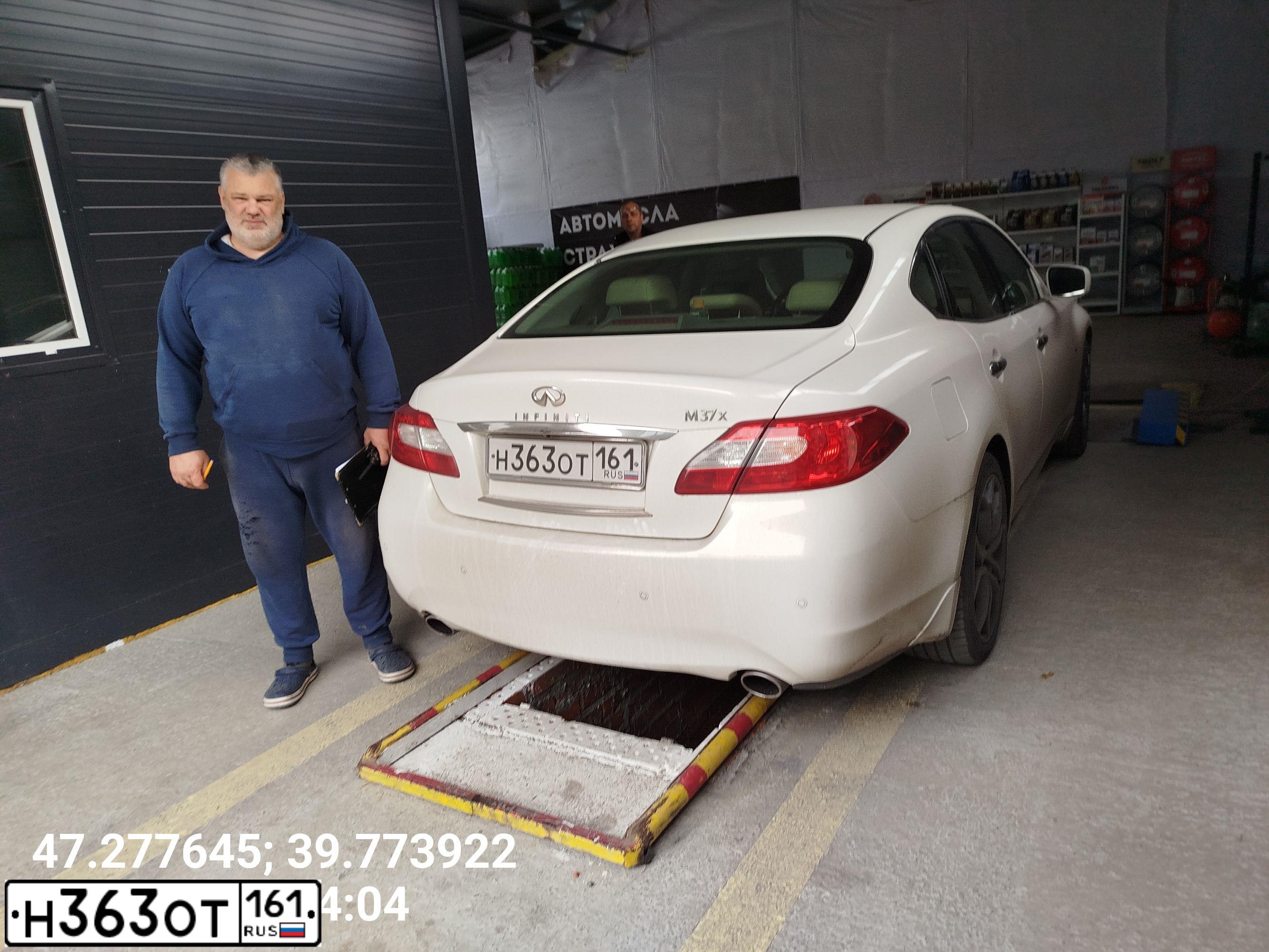 Фото автомобиля INFINITI M, 2011 — госномер Н363ОТ161. Цвет: Белый