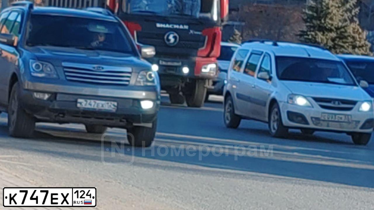 Фото автомобиля KIA MOHAVE / BORREGO, 2012 — госномер К747ЕХ124. Цвет: ПЕРЛАМ-СЕРЕБРИСТЫЙ