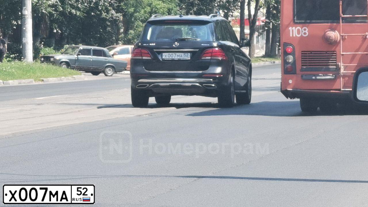 Фото автомобиля MERCEDES E-KLASSE, 2005 — госномер Х007МА52. Цвет: ЧЕРНЫЙ