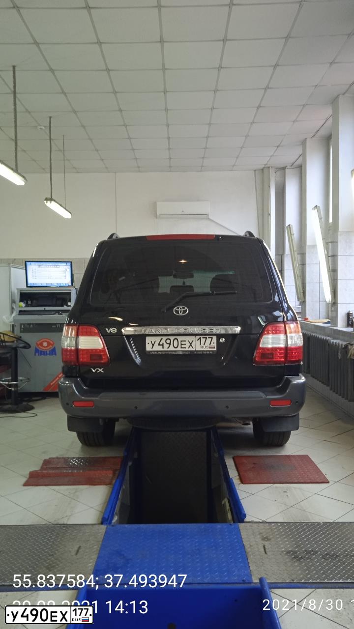 Фото автомобиля TOYOTA LANDCRUISER, 2006 — госномер У490ЕХ177. Цвет: ЧЕРНЫЙ