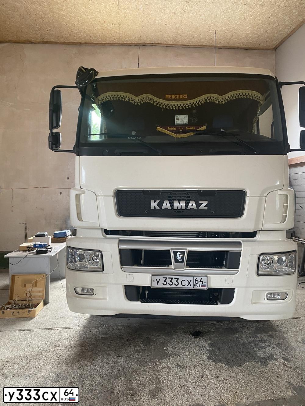 Фото автомобиля UAZ 3163 PATRIOT, 2011 — госномер В262КМ164. Цвет: АВАНТЮРИН МЕТАЛЛИК