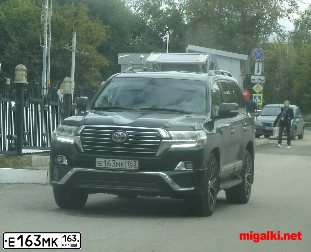 Фото автомобиля INFINITI QX80 /QX56/, 2010 — госномер Е163МК163. Цвет: ЧЕРНЫЙ