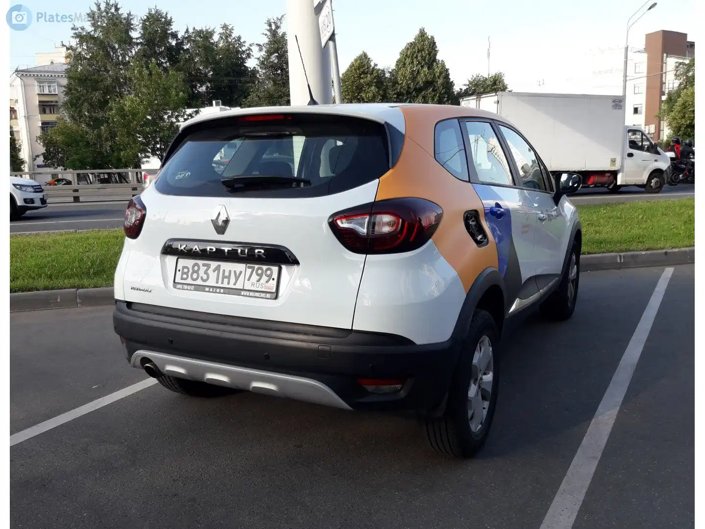 Фото автомобиля RENAULT KAPTUR, 2019 — госномер Н530УО198. Цвет: Белый