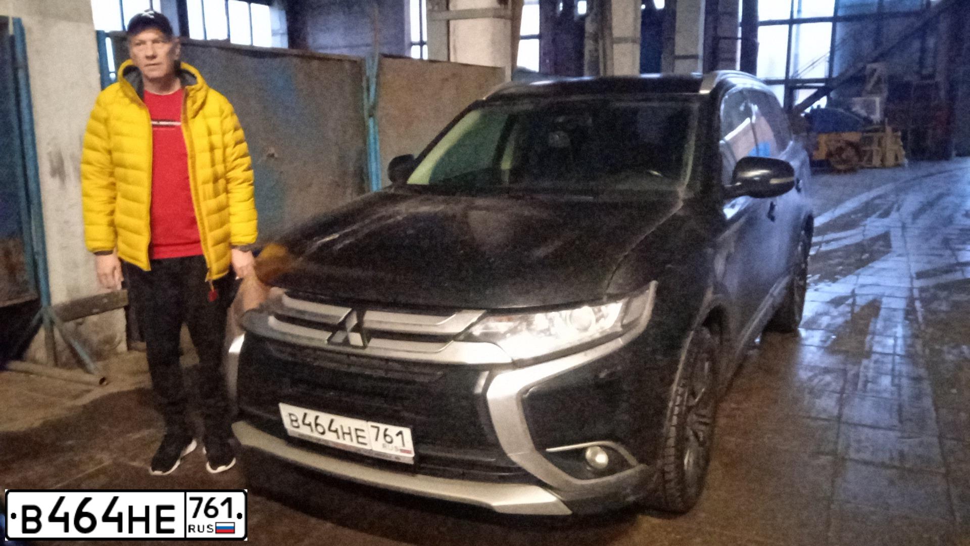 Фото автомобиля MITSUBISHI OUTLANDER, 2018 — госномер В464НЕ761. Цвет: ЧЕРНЫЙ