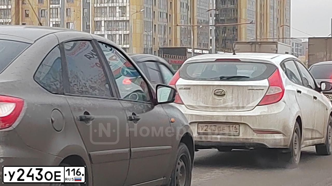 Фото автомобиля HYUNDAI SOLARIS, 2014 — госномер У243ОЕ116. Цвет: БЕЛЫЙ