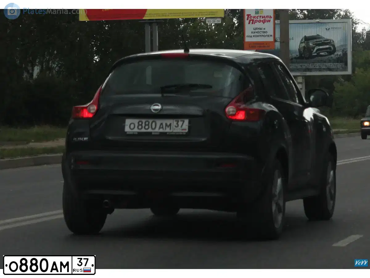 Фото автомобиля NISSAN JUKE, 2012 — госномер О880АМ37. Цвет: ЧЕРНЫЙ