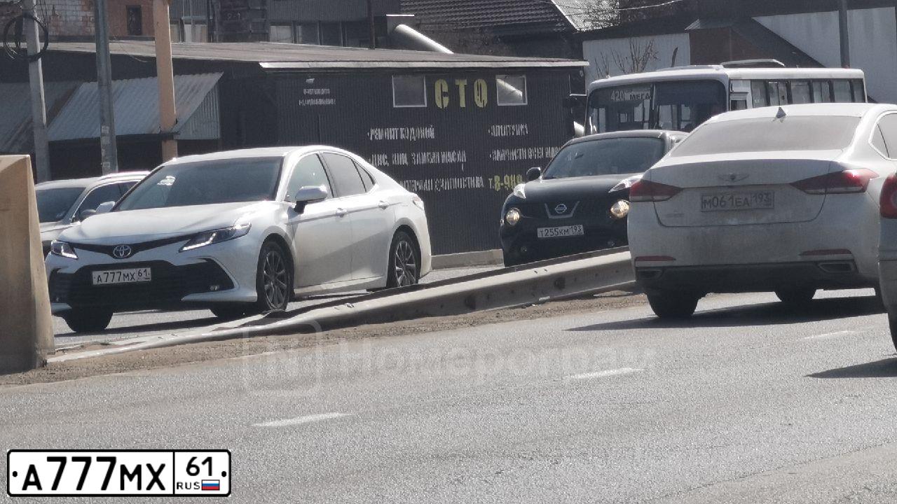 Фото автомобиля TOYOTA CAMRY, 2016 — госномер А590ТР01. Цвет: Белый