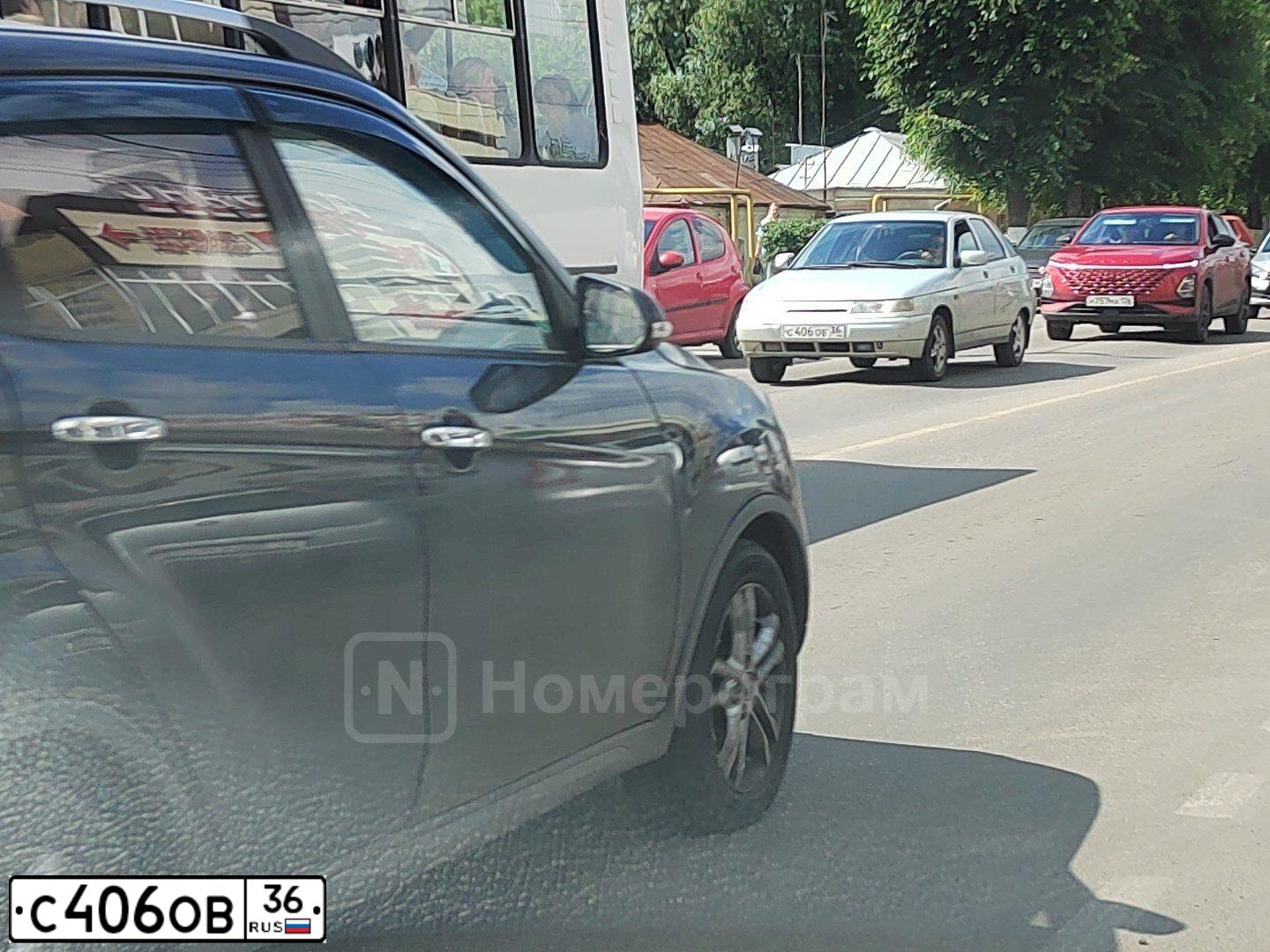 Фото автомобиля PEUGEOT 406, 2002 — госномер Е695КТ164. Цвет: БЕЛЫЙ СЕРЕБРИСТЫЙ