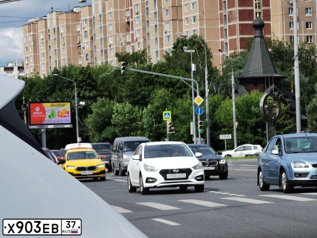 Фото автомобиля HYUNDAI SOLARIS, 2018 — госномер Х903ЕВ37. Цвет: Белый